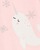 Macacão pijama bebê fleece pézinhos neve brilhosa narval rosa | Carter's